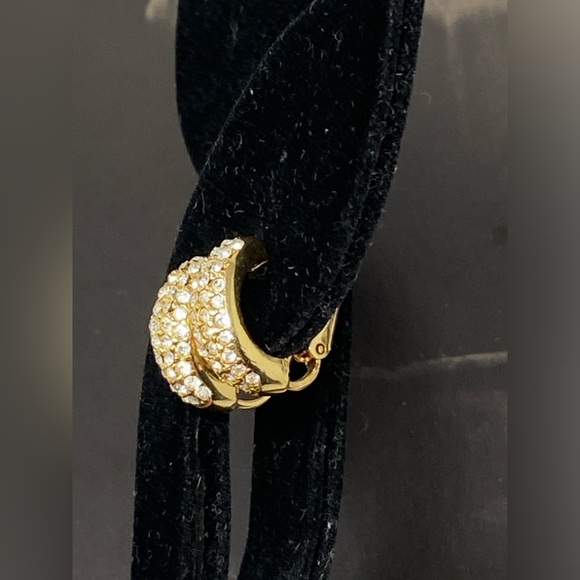 Vintage CHRISTIAN DIOR Rhinestones Clip On Earrings In Gold Tone Settings - Picture 13 of 14